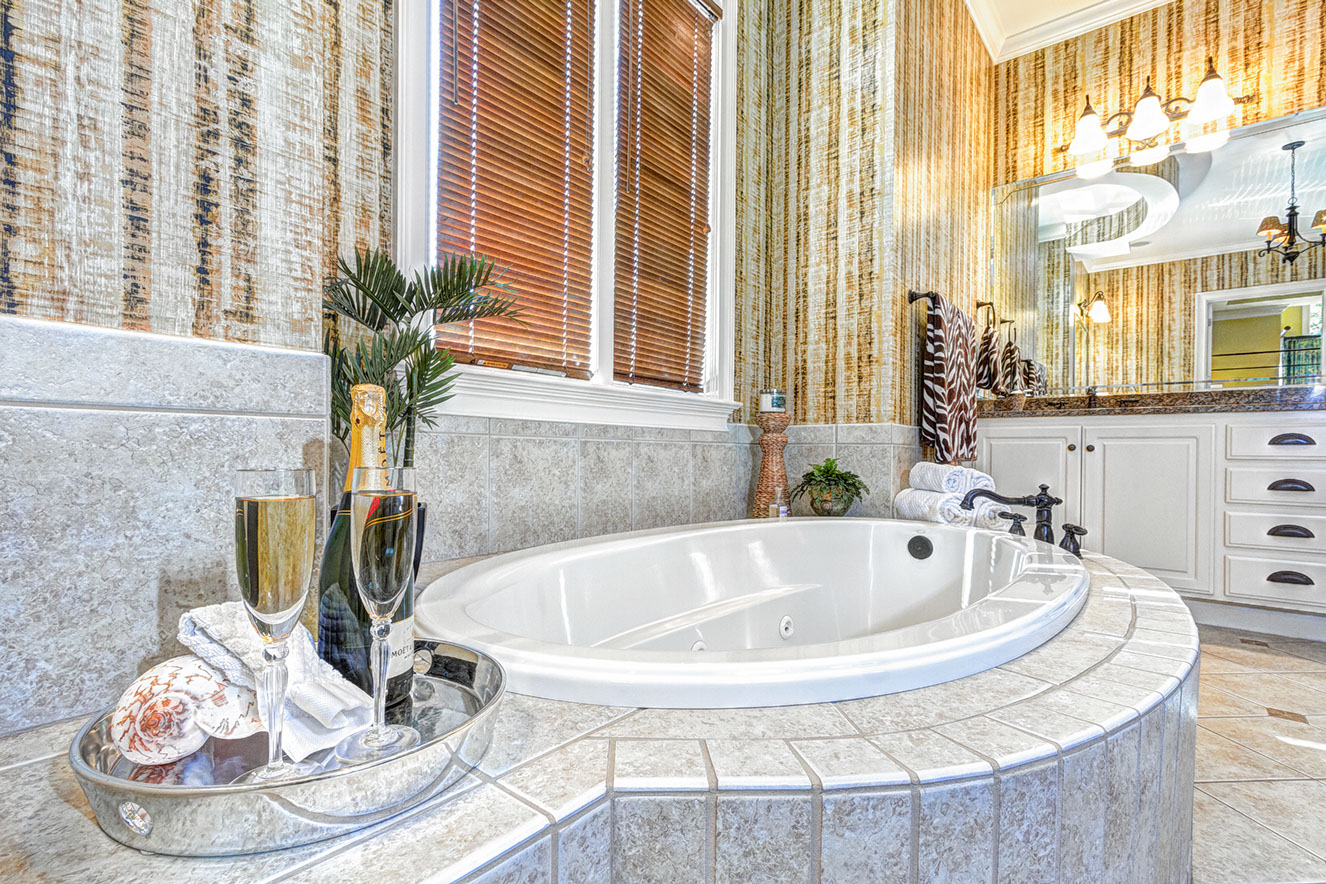 Residential spa photography by Jesse Samples Allen Tate Realtors